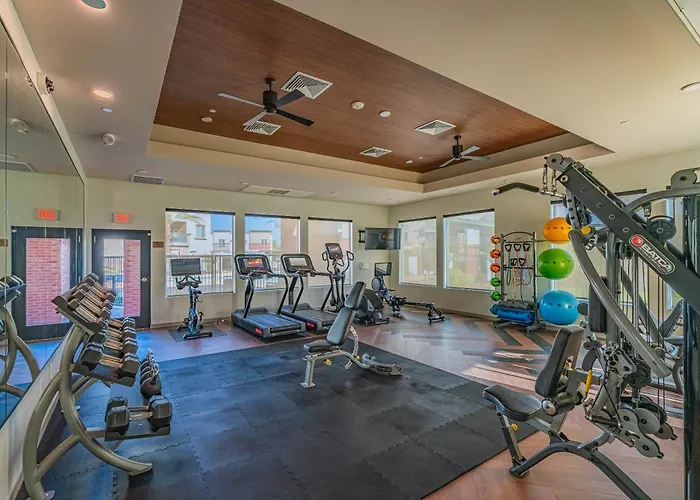 Apartment Stadium Area W Pool Gym Balcony Parking Wd Glendale