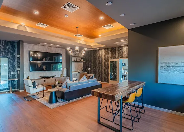 Stadium Area W Pool Gym Balcony Parking Wd Apartment Glendale