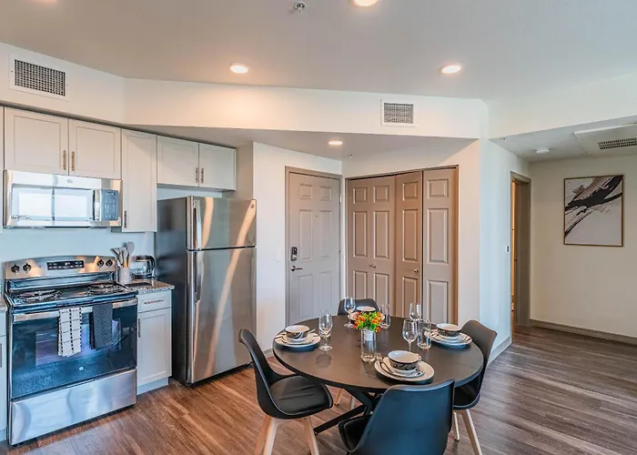 Stadium Area W Pool Gym Balcony Parking Wd Glendale