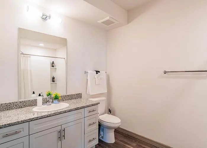Stadium Area W Pool Gym Balcony Parking Wd Glendale