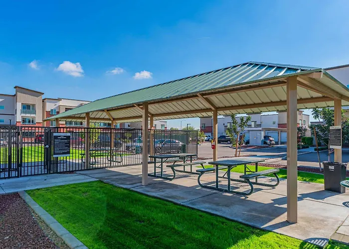 Stadium Area W Pool Gym Balcony Parking Wd * Glendale