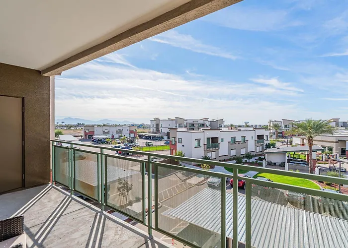 Stadium Area W Pool Gym Balcony Parking Wd Glendale